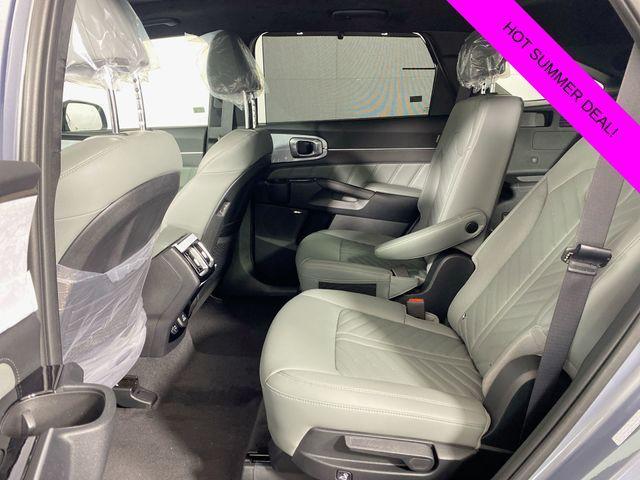 Photo of 2024 Everlasting Silver Kia Sorento