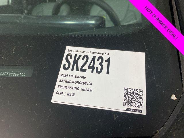 Photo of 2024 Everlasting Silver Kia Sorento