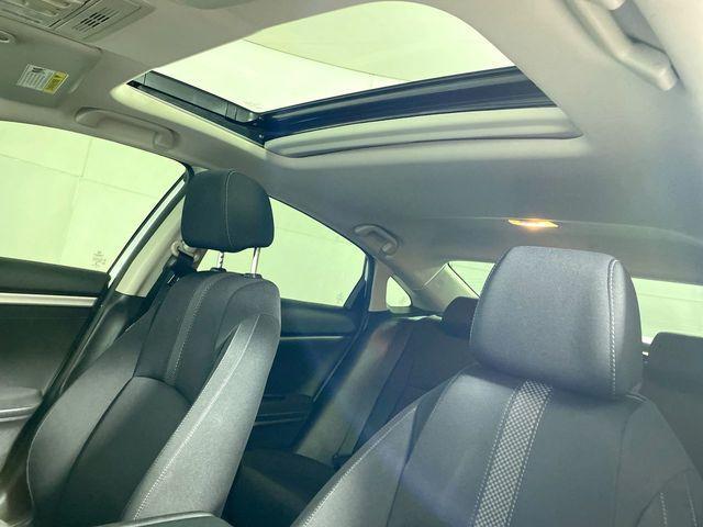 Photo of 2021 Platinum White Pearl Honda Civic