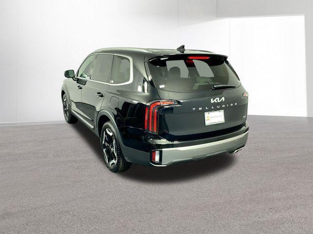 Photo of 2025 Ebony Black Kia Telluride