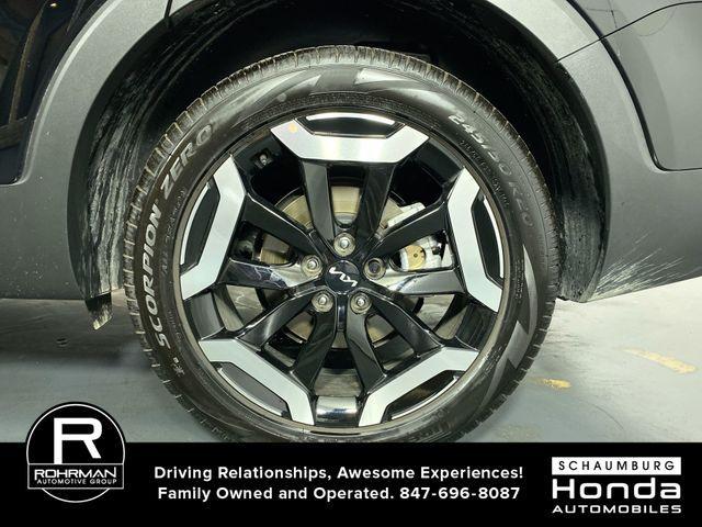 Photo of 2025 Ebony Black Kia Telluride