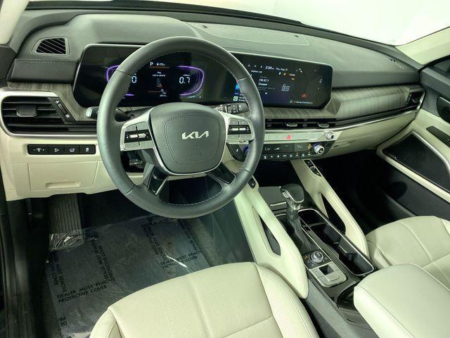 Photo of 2025 Ebony Black Kia Telluride