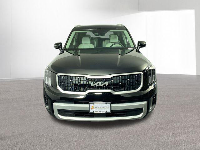 Photo of 2025 Ebony Black Kia Telluride