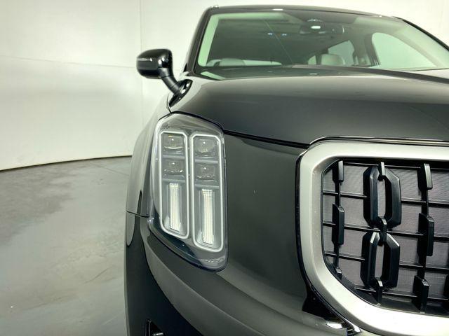 Photo of 2025 Ebony Black Kia Telluride