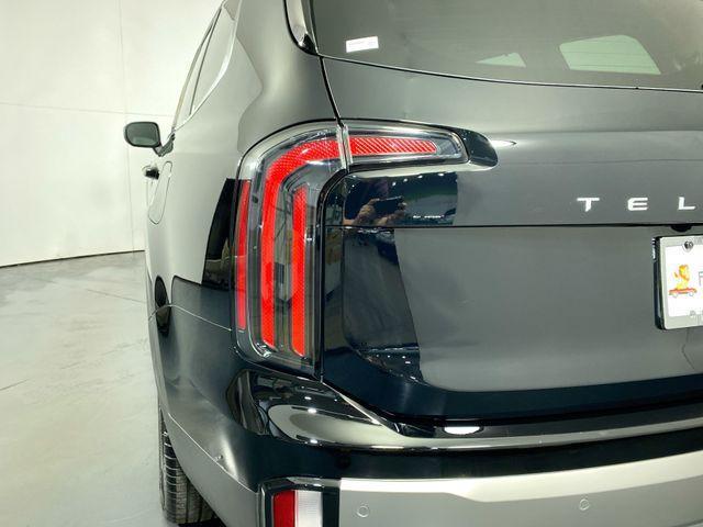 Photo of 2025 Ebony Black Kia Telluride