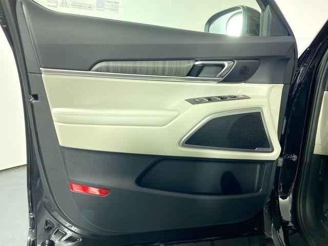 Photo of 2025 Ebony Black Kia Telluride