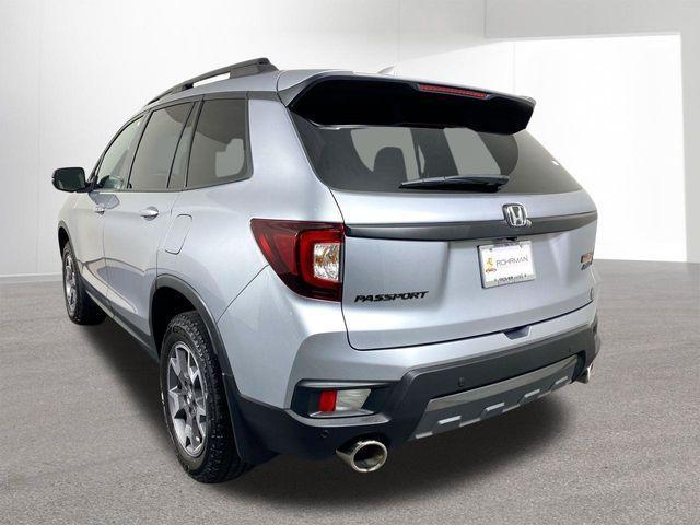 Photo of 2023 Lunar Silver Metallic Honda Passport