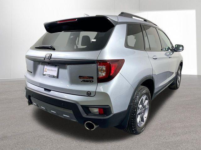 Photo of 2023 Lunar Silver Metallic Honda Passport