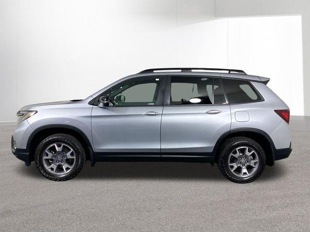 Photo of 2023 Lunar Silver Metallic Honda Passport