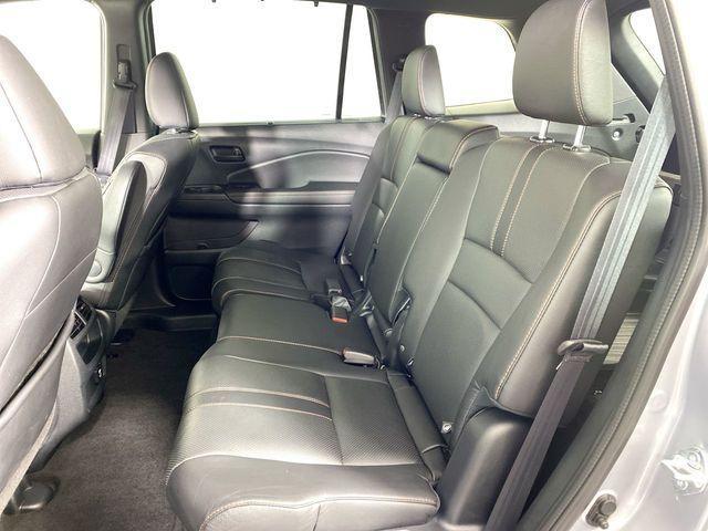 Photo of 2023 Lunar Silver Metallic Honda Passport
