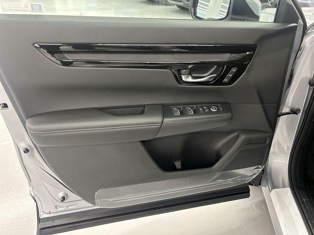 Photo of 2026 Solar Silver Metallic Honda CR-V