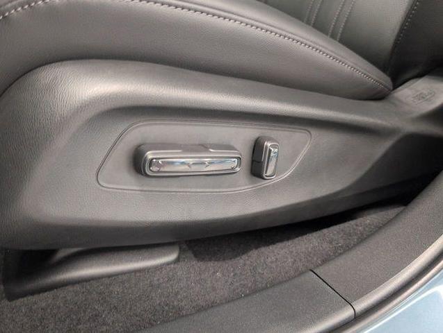 Photo of 2026 Platinum White Pearl Honda HR-V