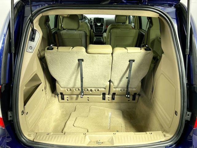 Photo of 2016 True Blue Pearlcoat Chrysler Town & Country