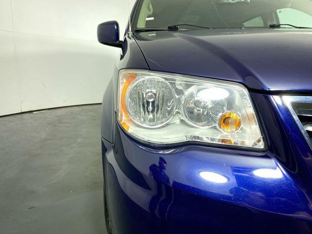 Photo of 2016 True Blue Pearlcoat Chrysler Town & Country