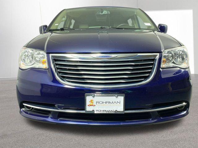 Photo of 2016 True Blue Pearlcoat Chrysler Town & Country