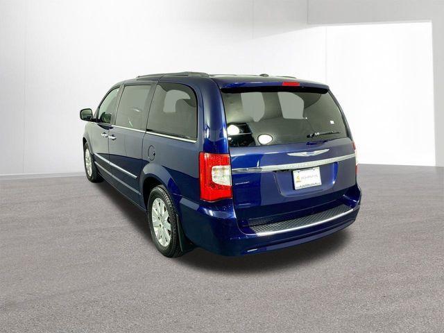 Photo of 2016 True Blue Pearlcoat Chrysler Town & Country