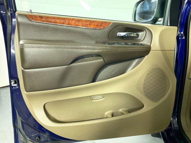 Photo of 2016 True Blue Pearlcoat Chrysler Town & Country