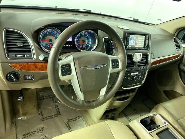 Photo of 2016 True Blue Pearlcoat Chrysler Town & Country