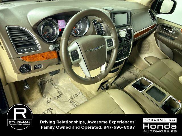 Photo of 2016 True Blue Pearlcoat Chrysler Town & Country