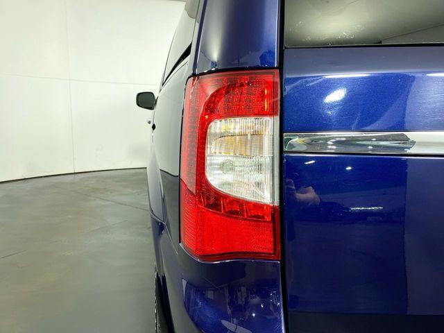 Photo of 2016 True Blue Pearlcoat Chrysler Town & Country