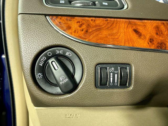 Photo of 2016 True Blue Pearlcoat Chrysler Town & Country