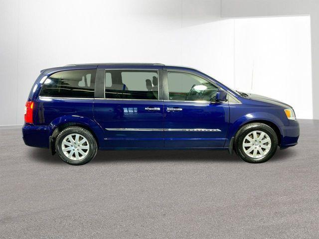 Photo of 2016 True Blue Pearlcoat Chrysler Town & Country