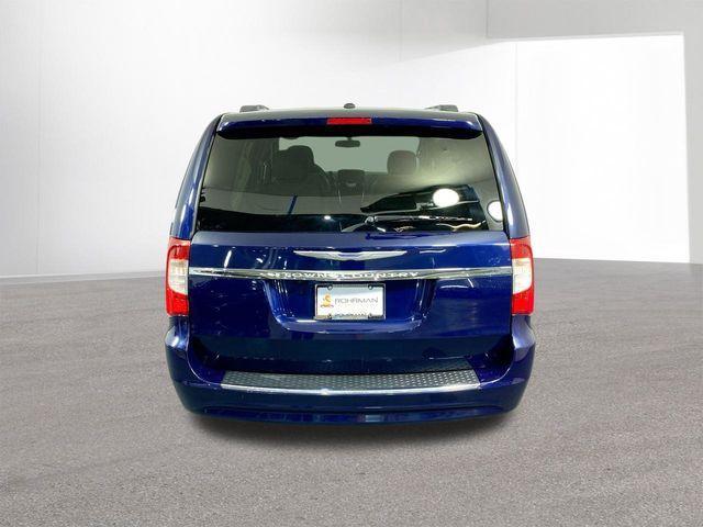 Photo of 2016 True Blue Pearlcoat Chrysler Town & Country