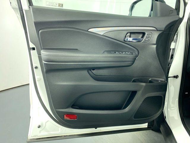 Photo of 2025 Platinum White Pearl Honda Ridgeline