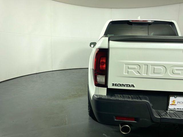 Photo of 2025 Platinum White Pearl Honda Ridgeline
