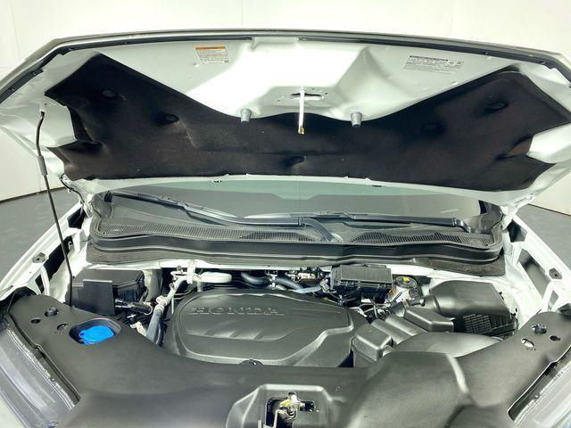 Photo of 2025 Platinum White Pearl Honda Ridgeline
