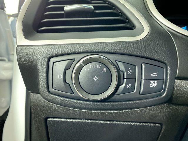 Photo of 2020 Oxford White Ford Edge
