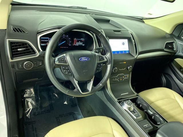 Photo of 2020 Oxford White Ford Edge