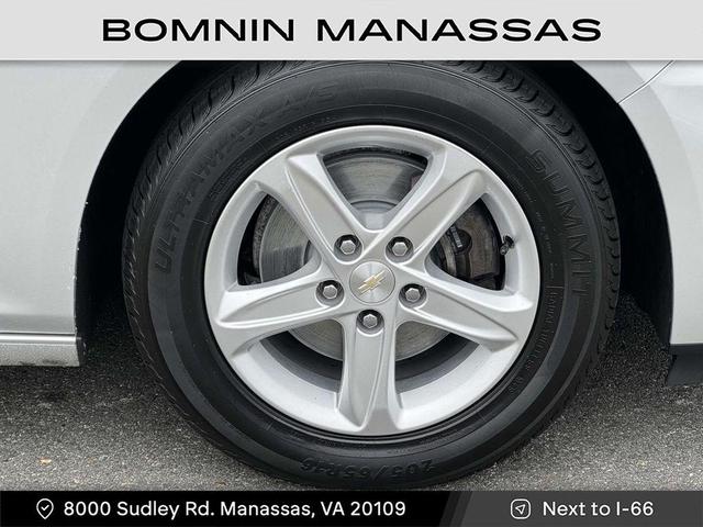 Photo of 2020 Silver Ice Metallic Chevrolet Malibu
