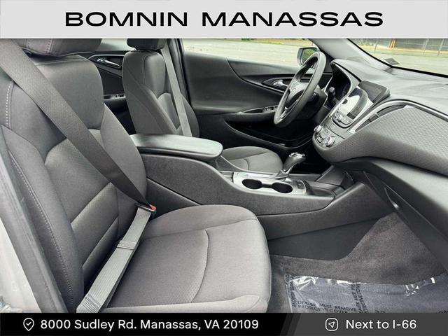 Photo of 2020 Silver Ice Metallic Chevrolet Malibu