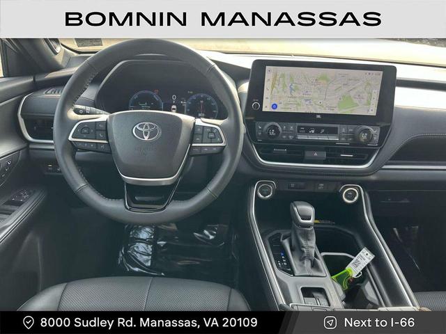 Photo of 2025 Cement Toyota Grand Highlander