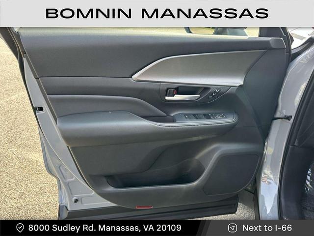 Photo of 2025 Cement Toyota Grand Highlander