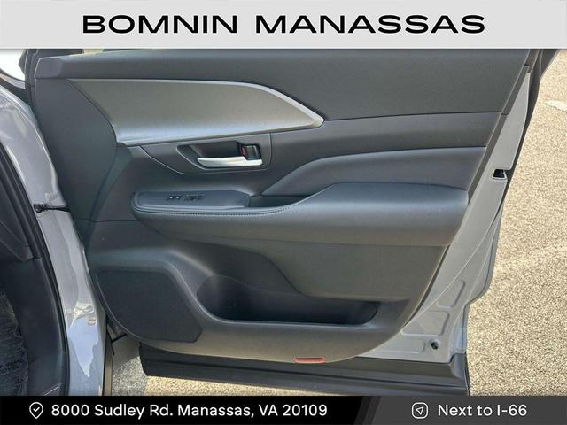Photo of 2025 Cement Toyota Grand Highlander