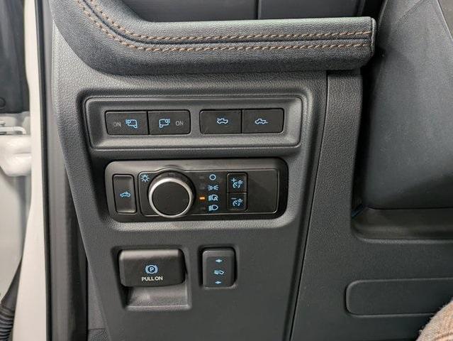 Photo of 2024 Star White Ford F-150 Lightning