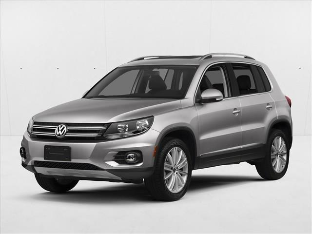 Photo of 2017 Reflex Silver Metallic Volkswagen Tiguan