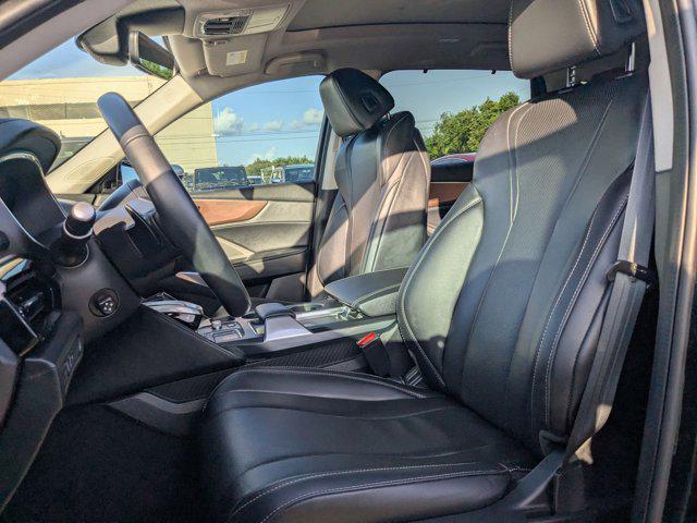 Photo of 2022 Silver/Gray Acura MDX
