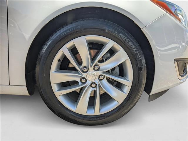 Photo of 2017 Summit White Buick Regal