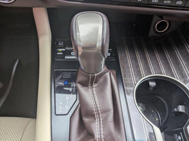 Photo of 2019 Eminent White Pearl Lexus RX 350L