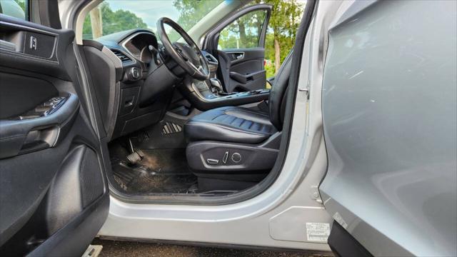 Photo of 2015 Ingot Silver Metallic Ford Edge