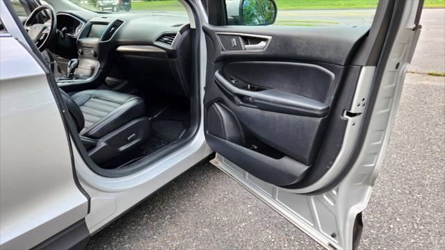 Photo of 2015 Ingot Silver Metallic Ford Edge