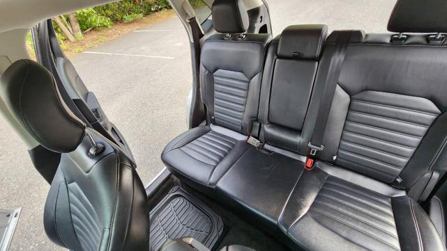 Photo of 2015 Ingot Silver Metallic Ford Edge