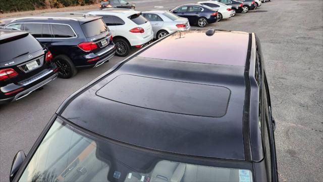 Photo of 2012 Black Land Rover LR4