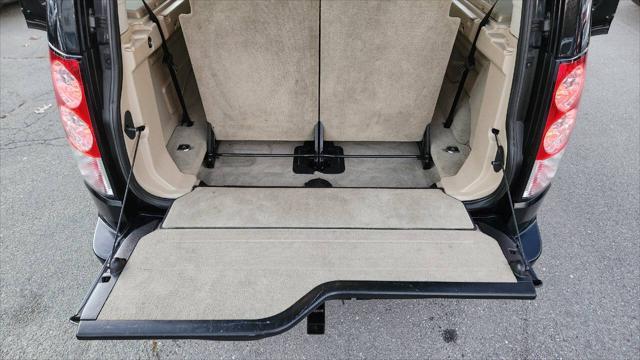 Photo of 2012 Black Land Rover LR4
