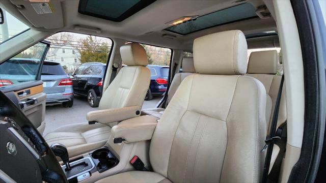 Photo of 2012 Black Land Rover LR4