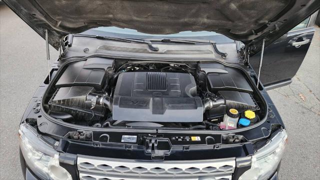 Photo of 2012 Black Land Rover LR4