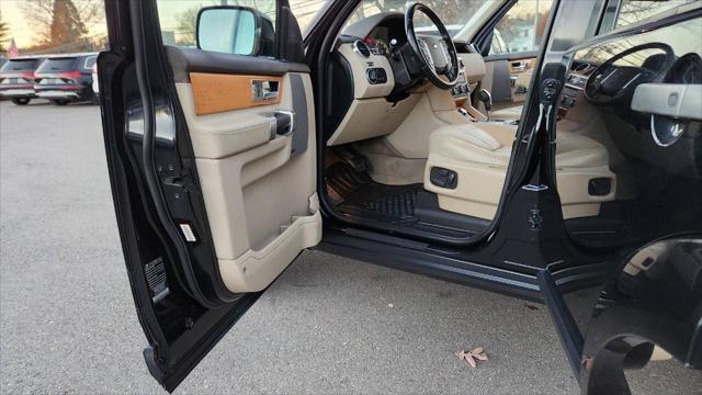 Photo of 2012 Black Land Rover LR4